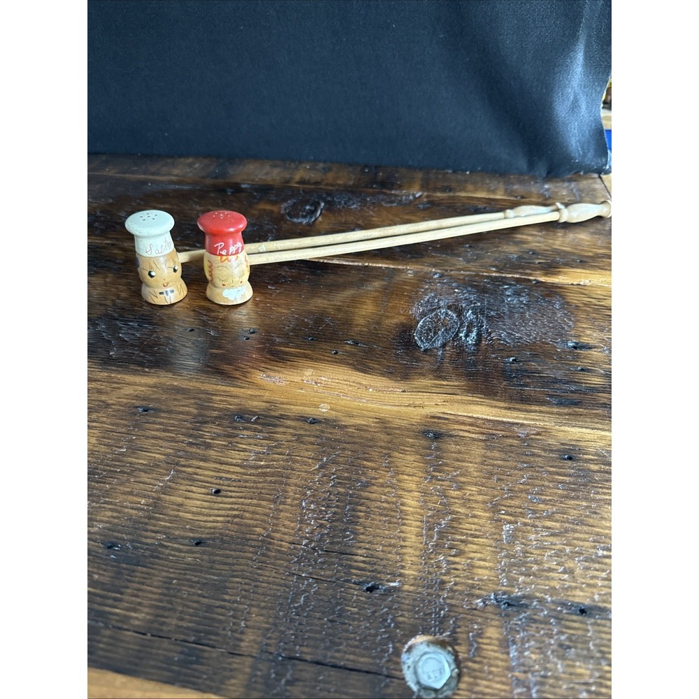 VINTAGE LONG HANDLED SALT & PEPPER SHAKERS Salty & Peppy - Picture 5 of 5